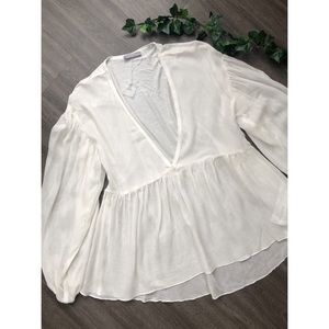 NWT Zara creamy white v neck Blouse